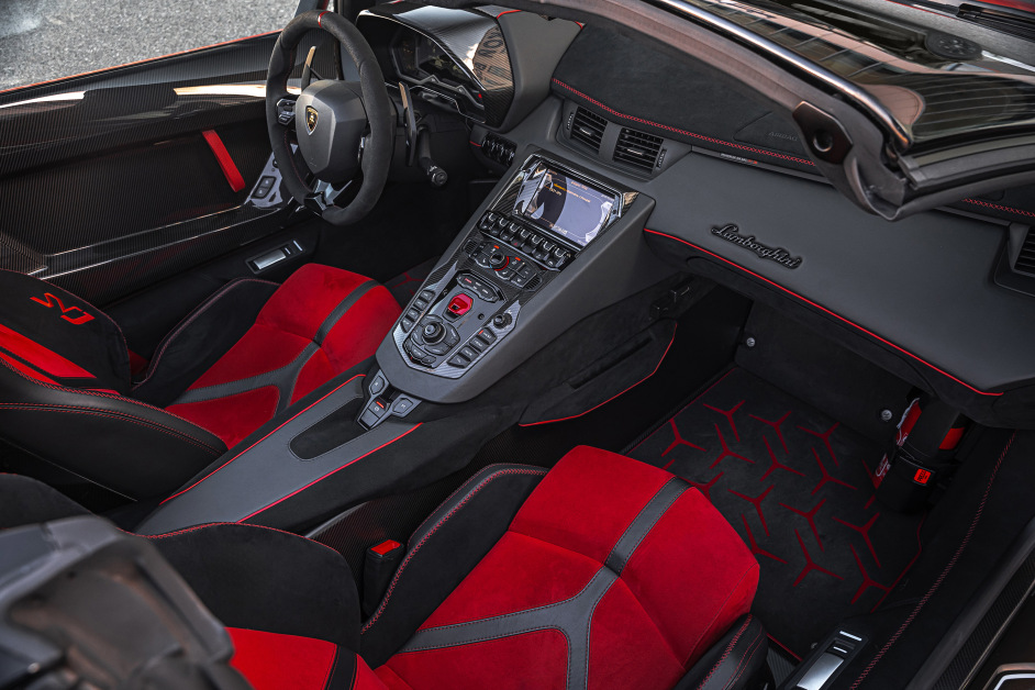 Аренда Lamborghini Aventodor SVJ Roadster в Сочи