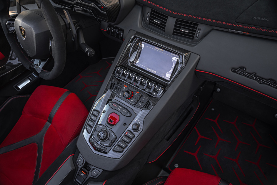 Аренда Lamborghini Aventodor SVJ Roadster в Сочи