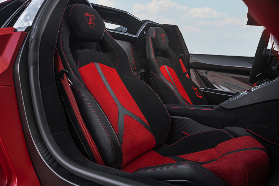Аренда Lamborghini Aventodor SVJ Roadster в Сочи