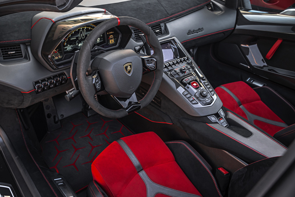 Аренда Lamborghini Aventodor SVJ Roadster в Сочи