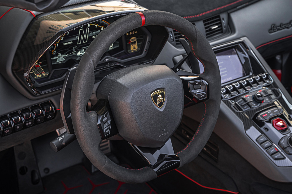 Аренда Lamborghini Aventodor SVJ Roadster в Сочи