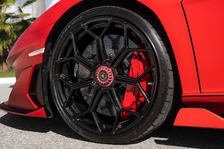 Аренда Lamborghini Aventodor SVJ Roadster в Сочи