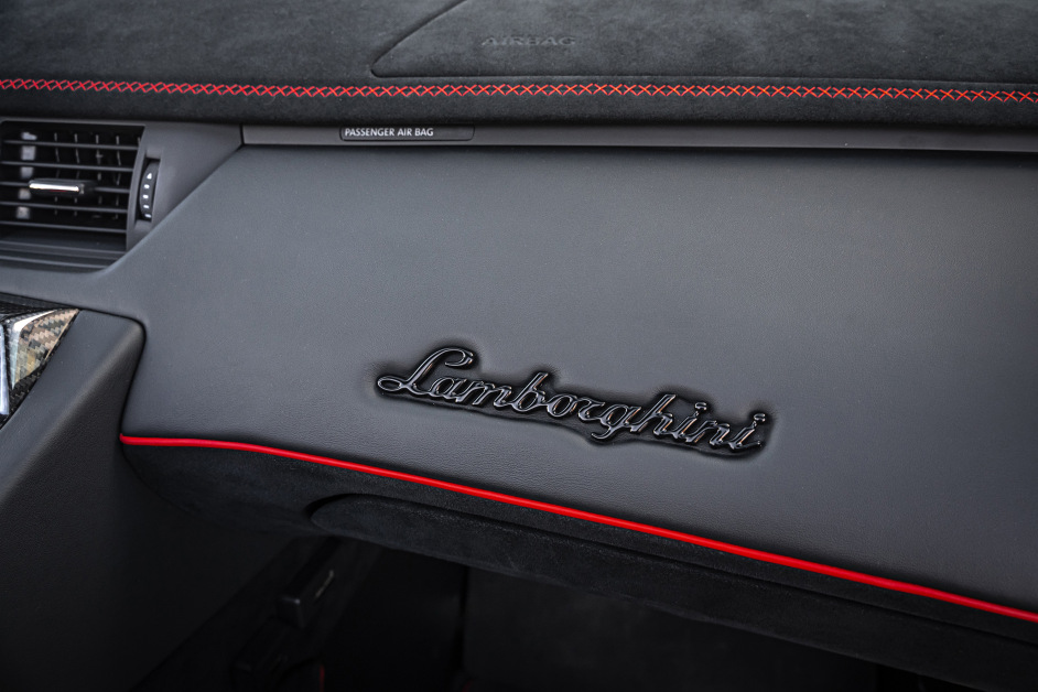 Аренда Lamborghini Aventodor SVJ Roadster в Сочи